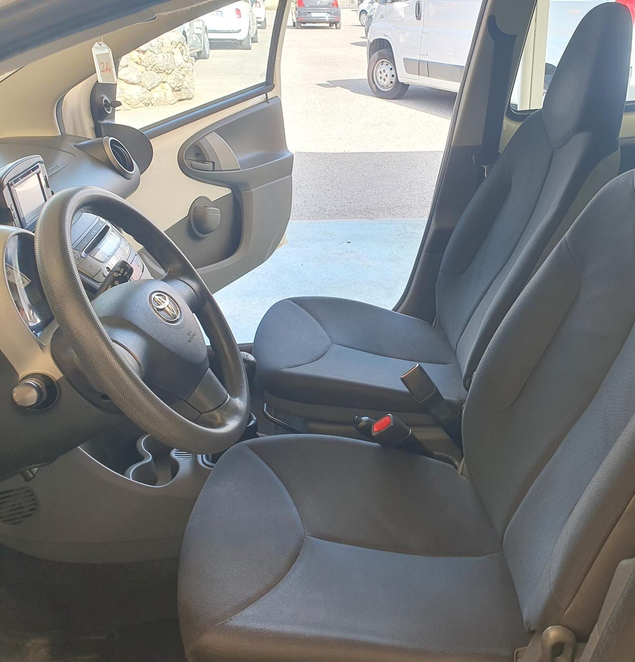 Toyota Aygo 5 porte 1.0 BENZ - 2012 - KM. 134.000