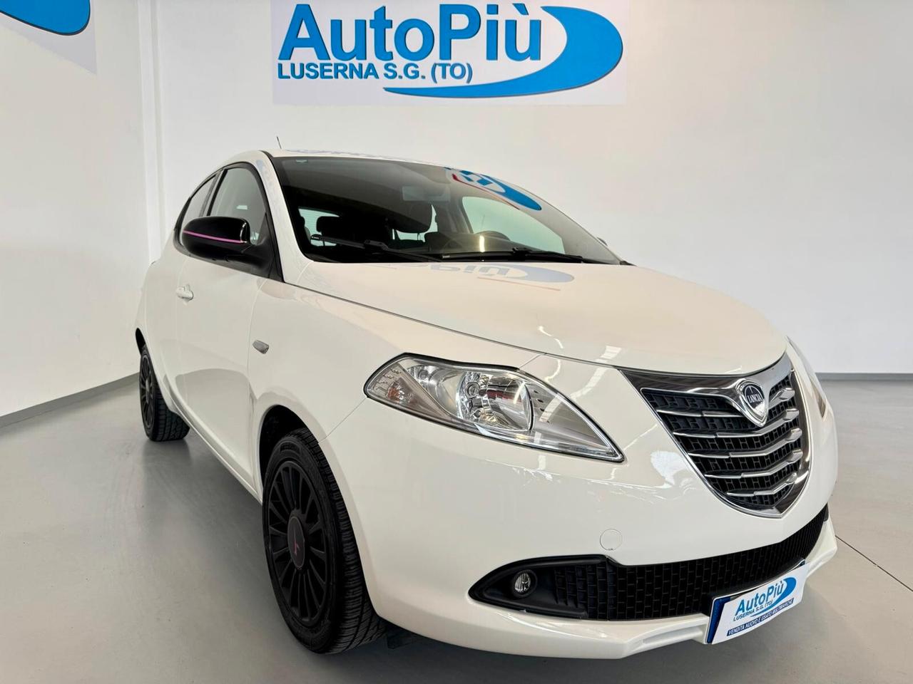Lancia Ypsilon 0.9 TwinAir 85 CV 5 porte S&S S Momodesign