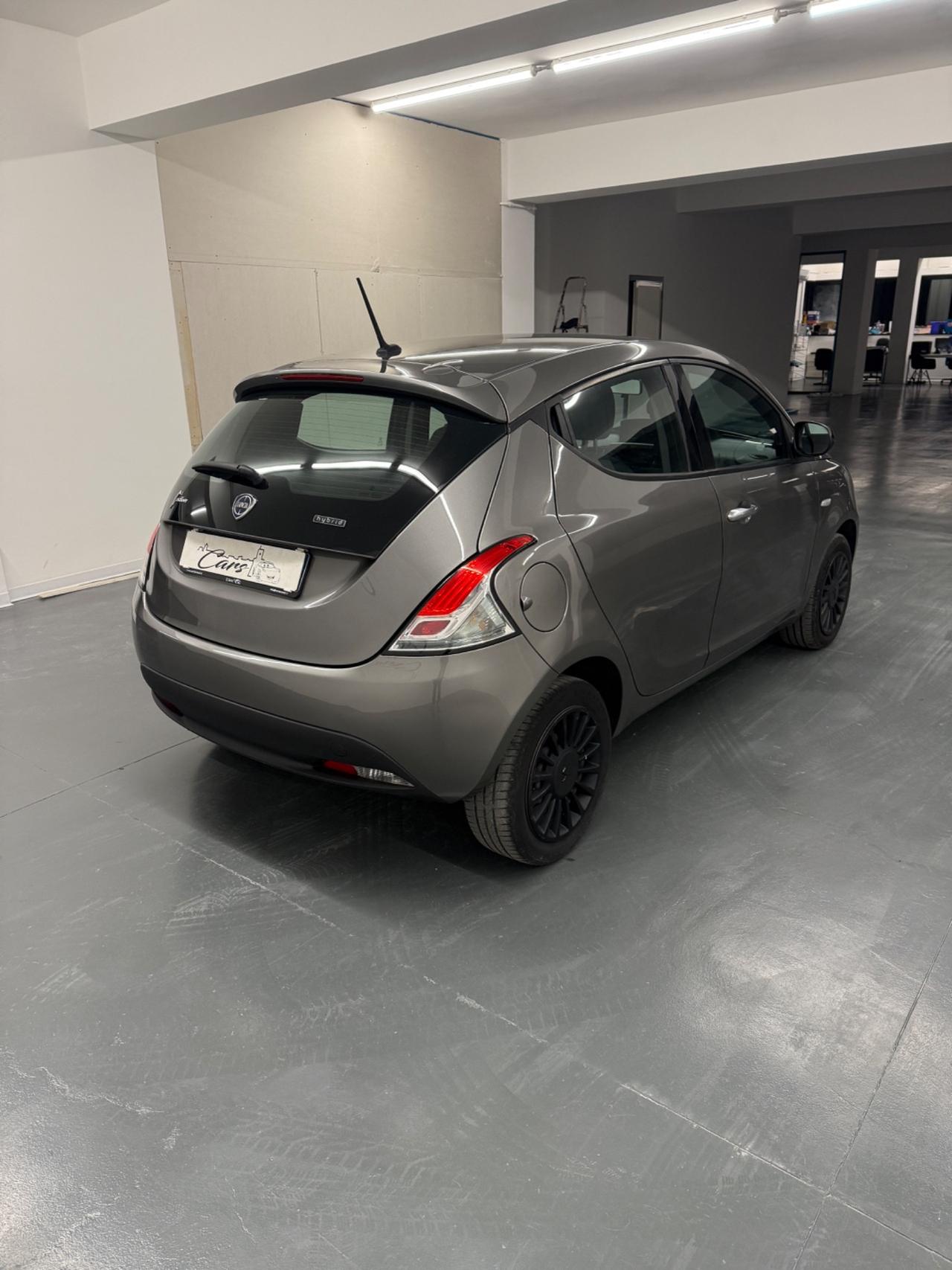 Lancia Ypsilon 1.0 FireFly 5 porte S&S Hybrid Ecochic A. Ferretti