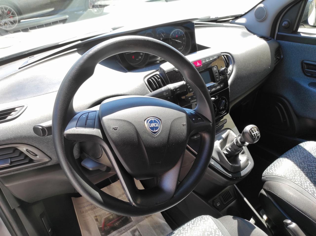 Lancia Ypsilon 2021 1.0 hybrid ubs aux bluetooth