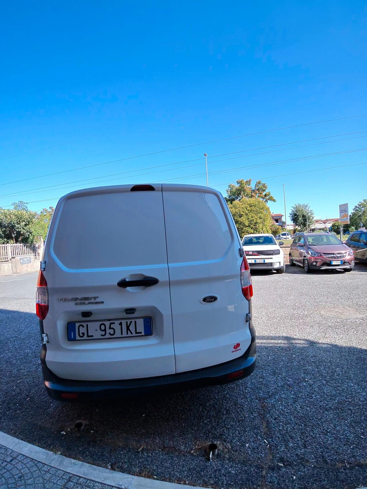 Ford Transit Courier 1.0 benz. 6 marce unipro