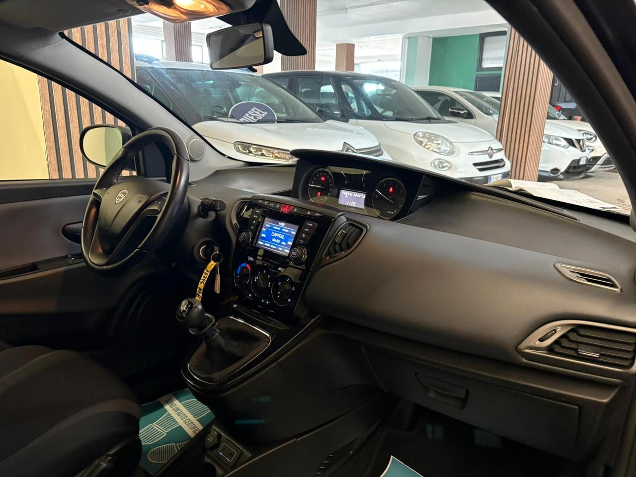 Lancia Ypsilon 1.200cc 69 CV 5 porte Platinum