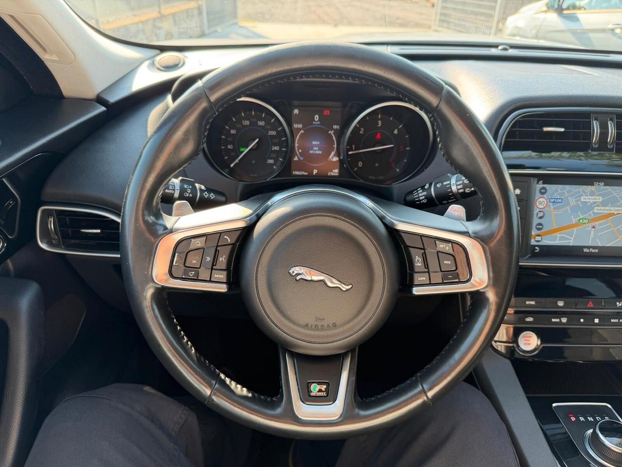 JAGUAR F-PACE R-SPORT 2017 2.0 DIESEL 241 CV *LEGGI