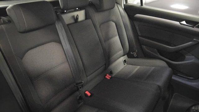 VOLKSWAGEN Passat Variant 1.6 TDI SCR DSG Business NAVI