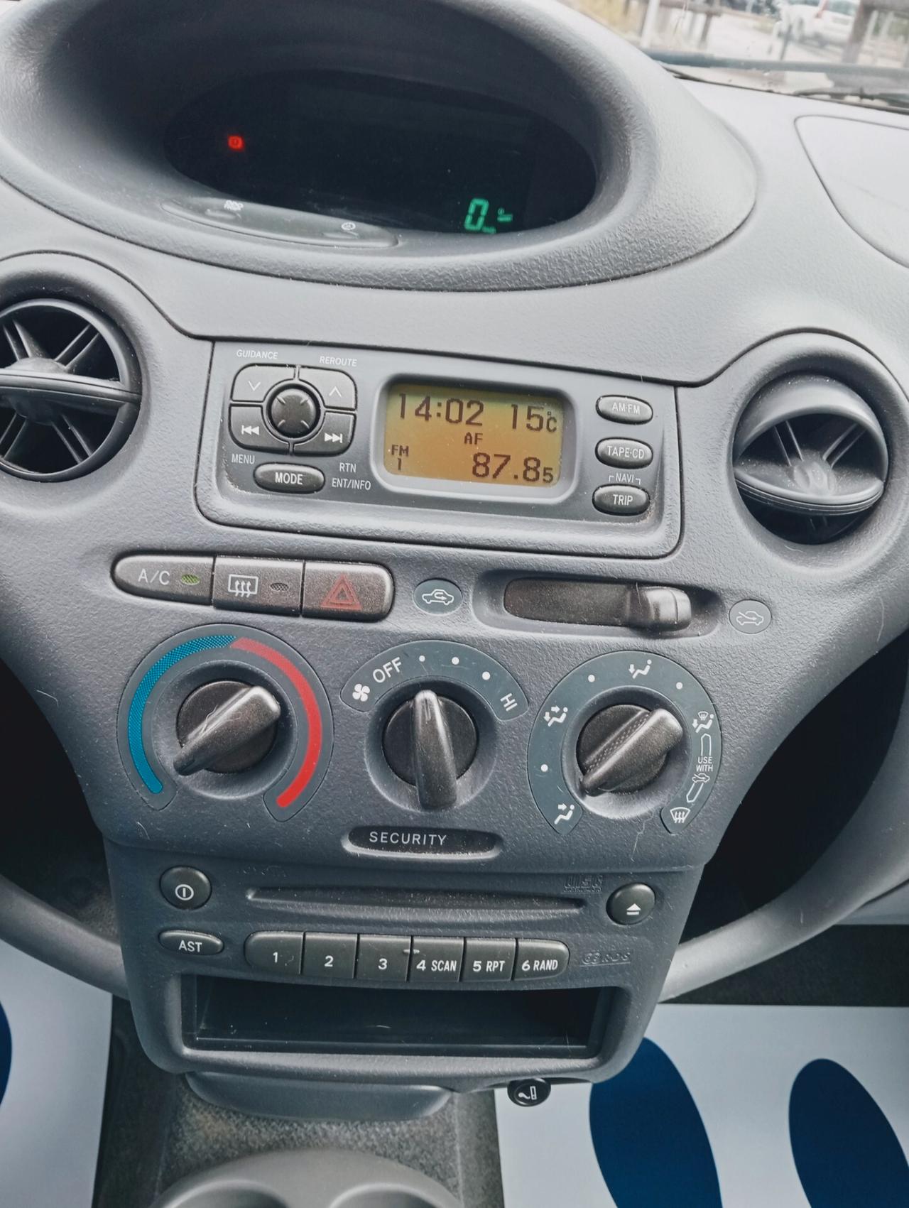 Toyota Yaris 1.0i 16V cat 3 porte Sol
