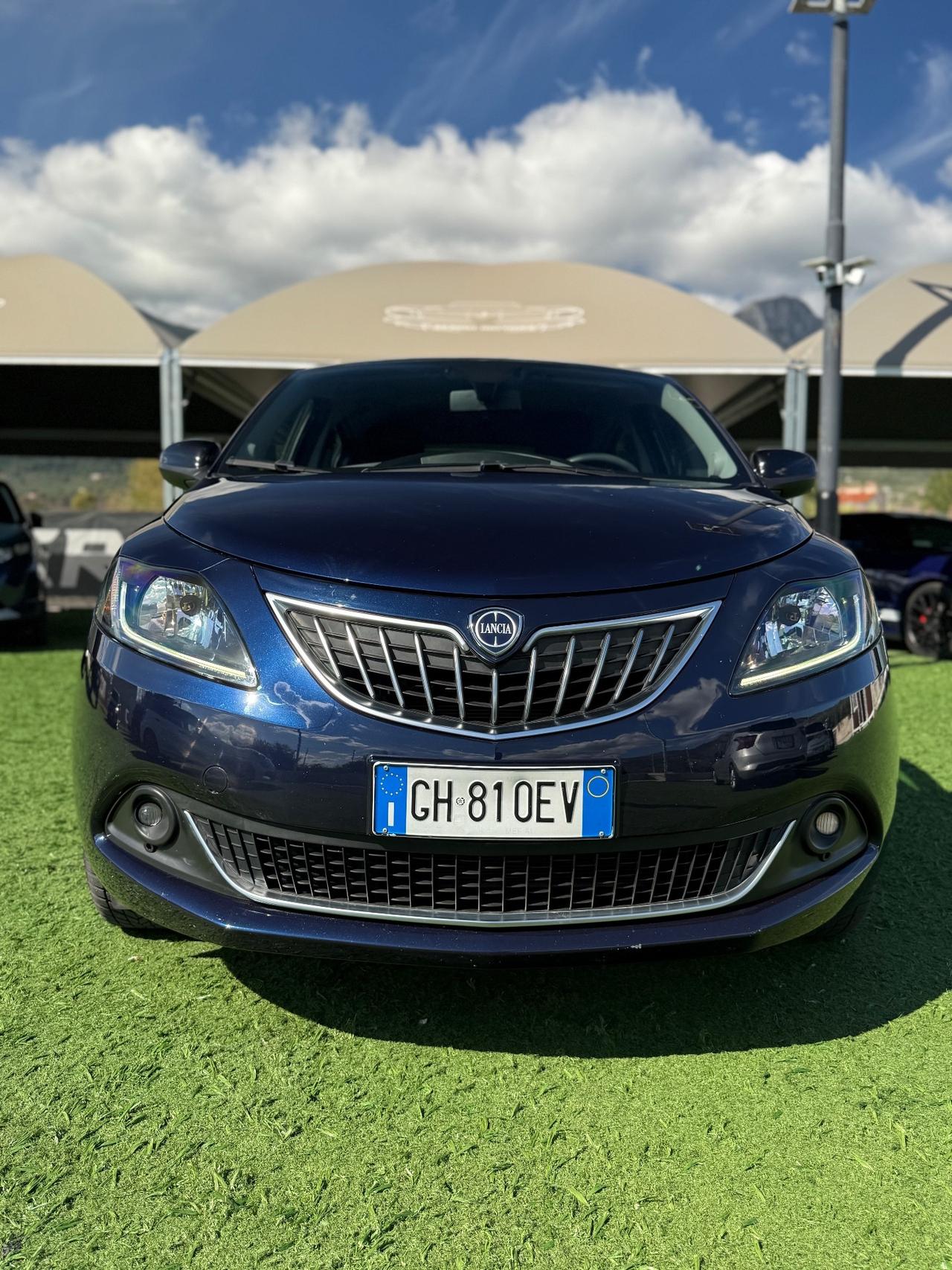 Lancia Ypsilon 1.0 5 porte Hybrid Gold