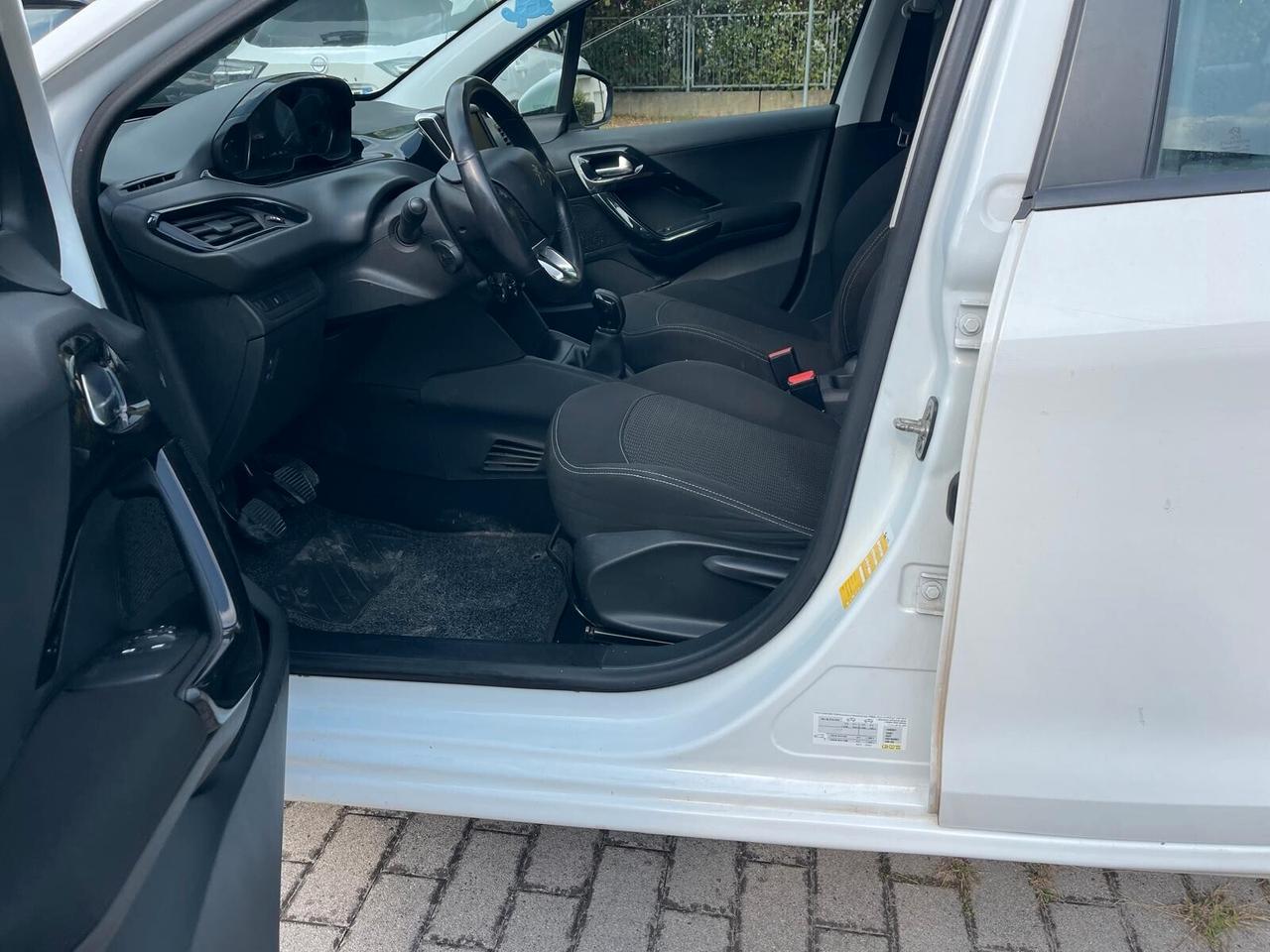 Peugeot 208 PureTech 82 5 porte Allure