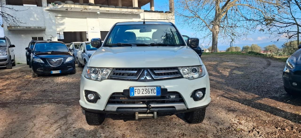 Mitsubishi L200 2.4 DI-D/154CV Club Cab Inform