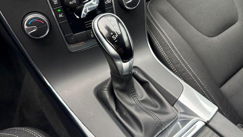 Volvo V60 I 2014 2.0 D3 Momentum Geartronic