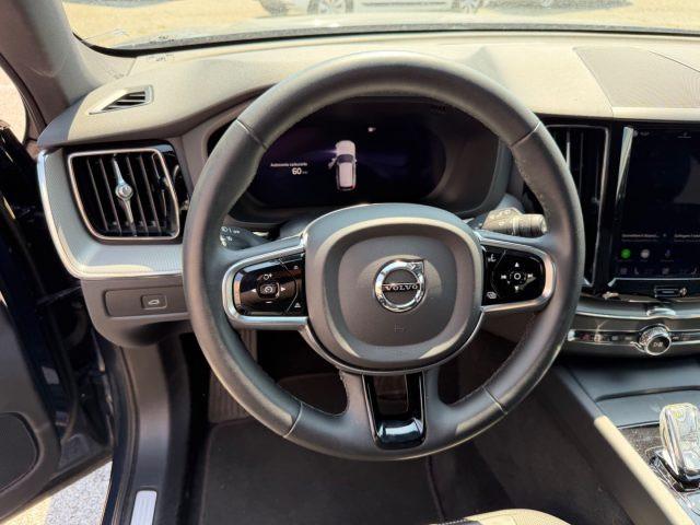VOLVO XC60 B4 (d) AWD automatico Plus Dark