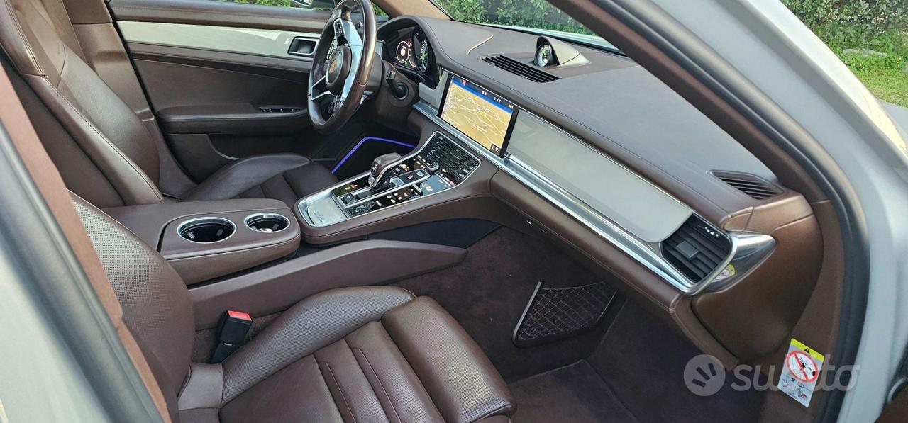 Porsche panamera 4 gts Exesecutive permuto