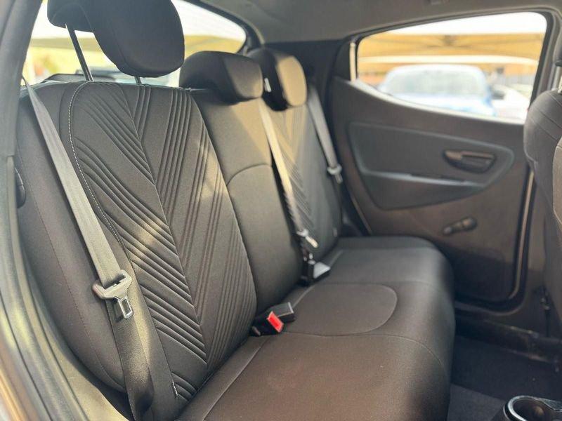 Lancia Ypsilon 1.0 FireFly Hybrid GOLD. grigio met.