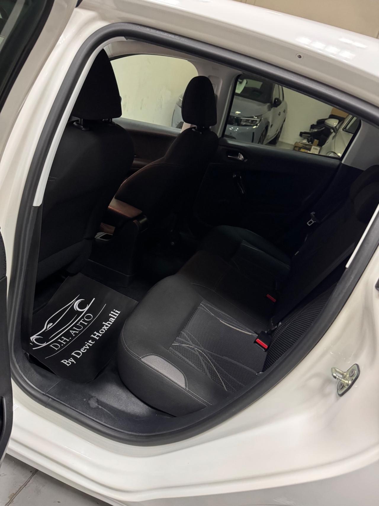 Peugeot 208 1.4 HDi 68 CV 5 porte Allure