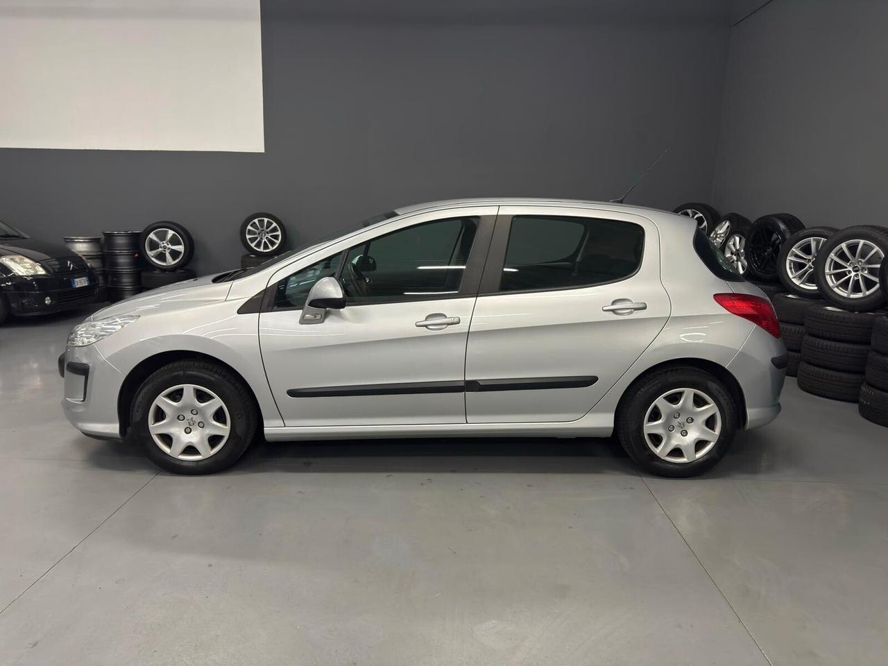 Peugeot 308 1.4 VTi 98CV 5p. Premium