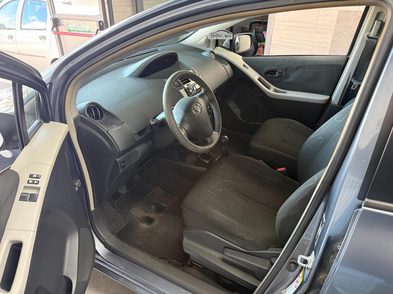Toyota Yaris 1.0 5 porte