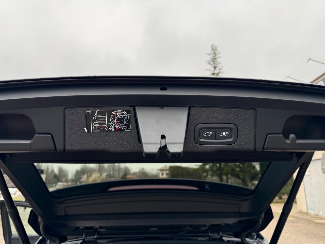 Volvo XC 60 B4 (d) AWD Geartronic R-design UNICO PROP. FULL OPTIONAL