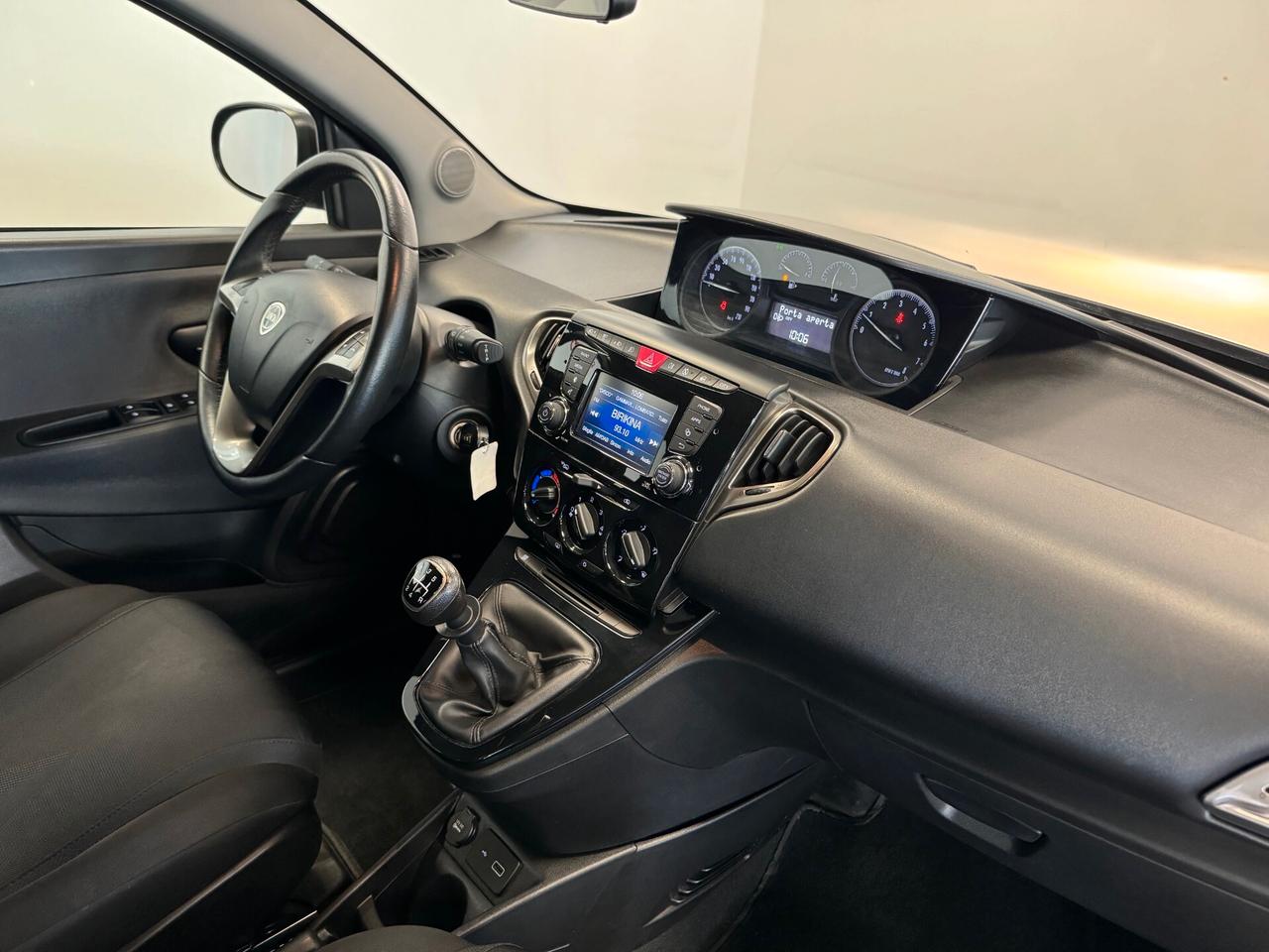 Lancia Ypsilon 1.2 69 CV 5 porte S&S Gold NEOPATENTATI