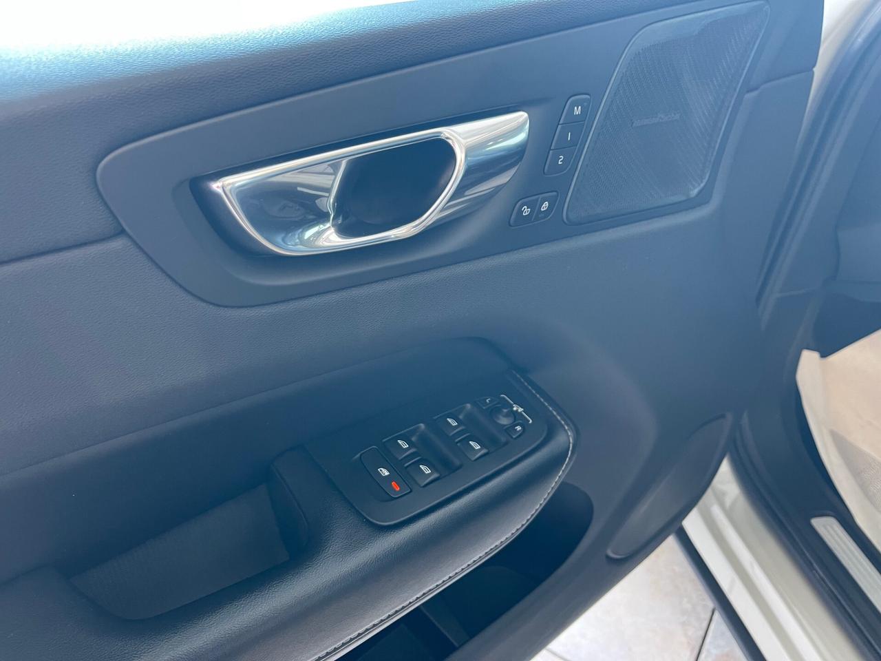 Volvo XC 60 D4 AWD GEARTRONIC MOMENTUM