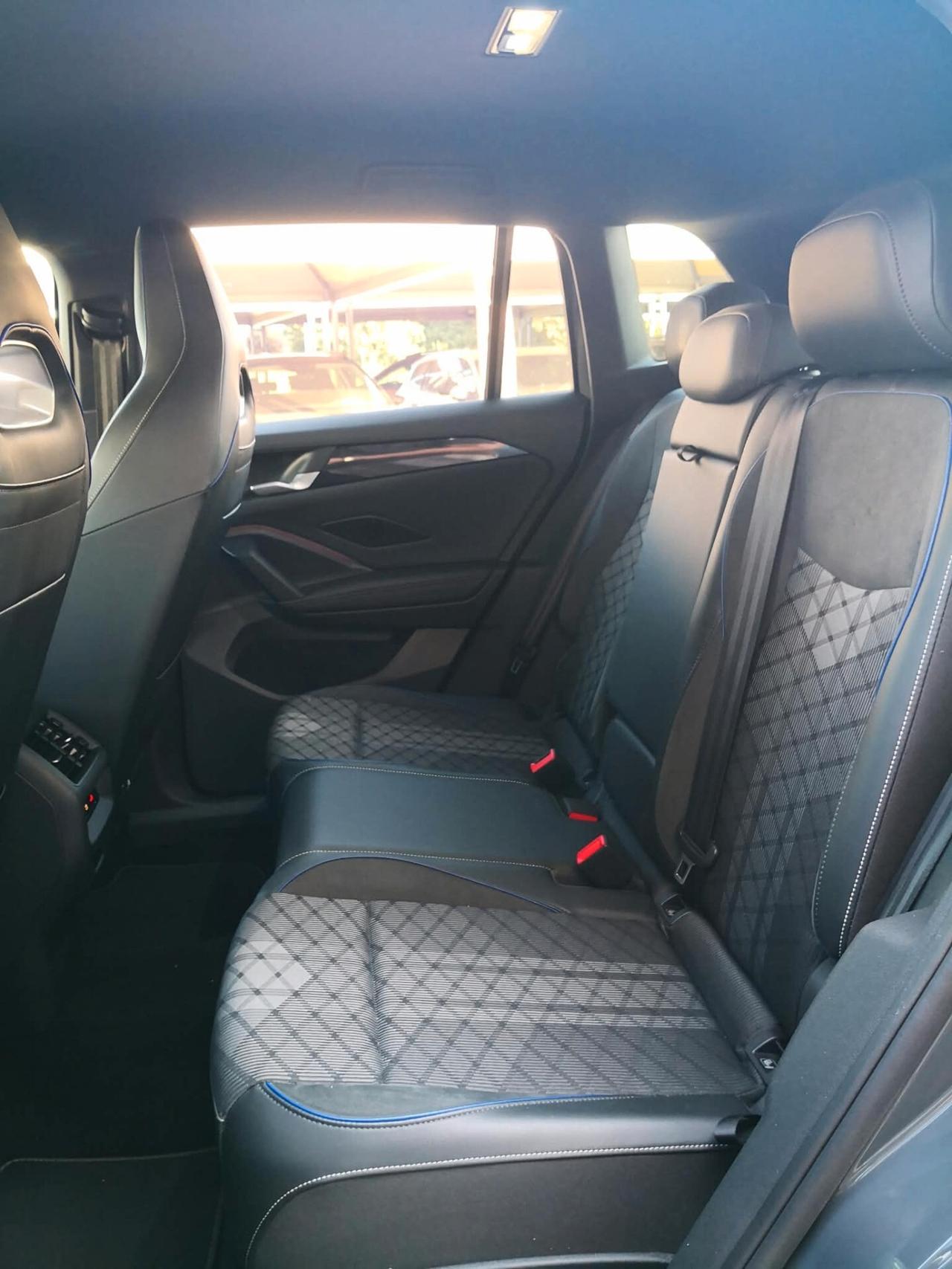 Volkswagen Tiguan 2.0 TDI 150 CV DSG R-Line ***TELECAMERA***SEDILI MASSAGGIANTI***