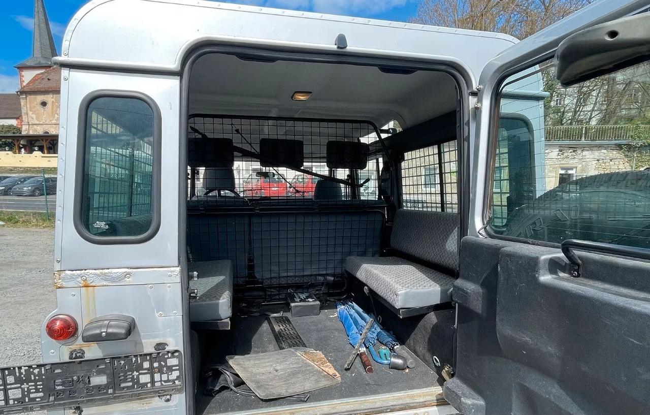 Land Rover Defender 110 Station Wagon 9 posti