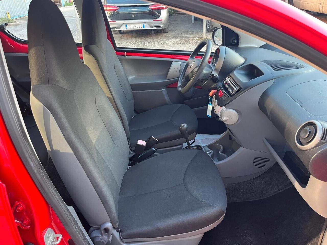 Toyota Aygo 1.0 VVT-i 68CV 5 porte Now 67.000KM