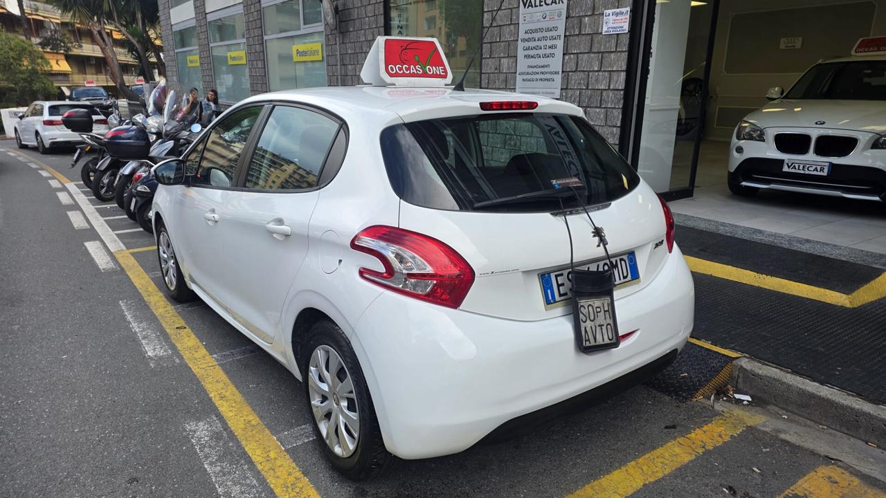 Peugeot 208 1.2 VTi 82 CV 5 porte Active garanzia 12 mesi