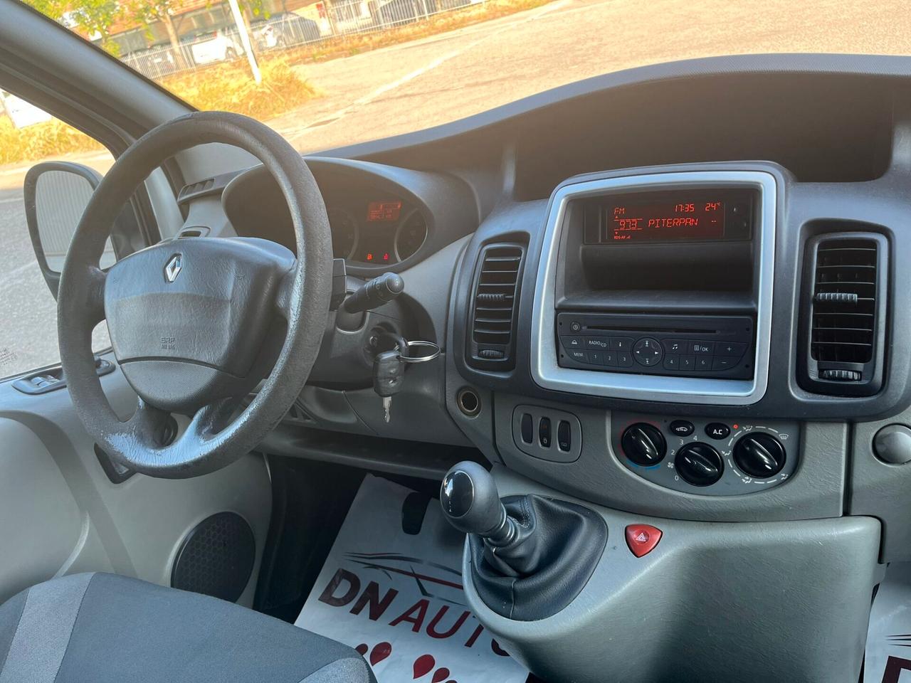 Renault Trafic T27 2.0 dCi/115 PC-TN Passenger Limousine DPF