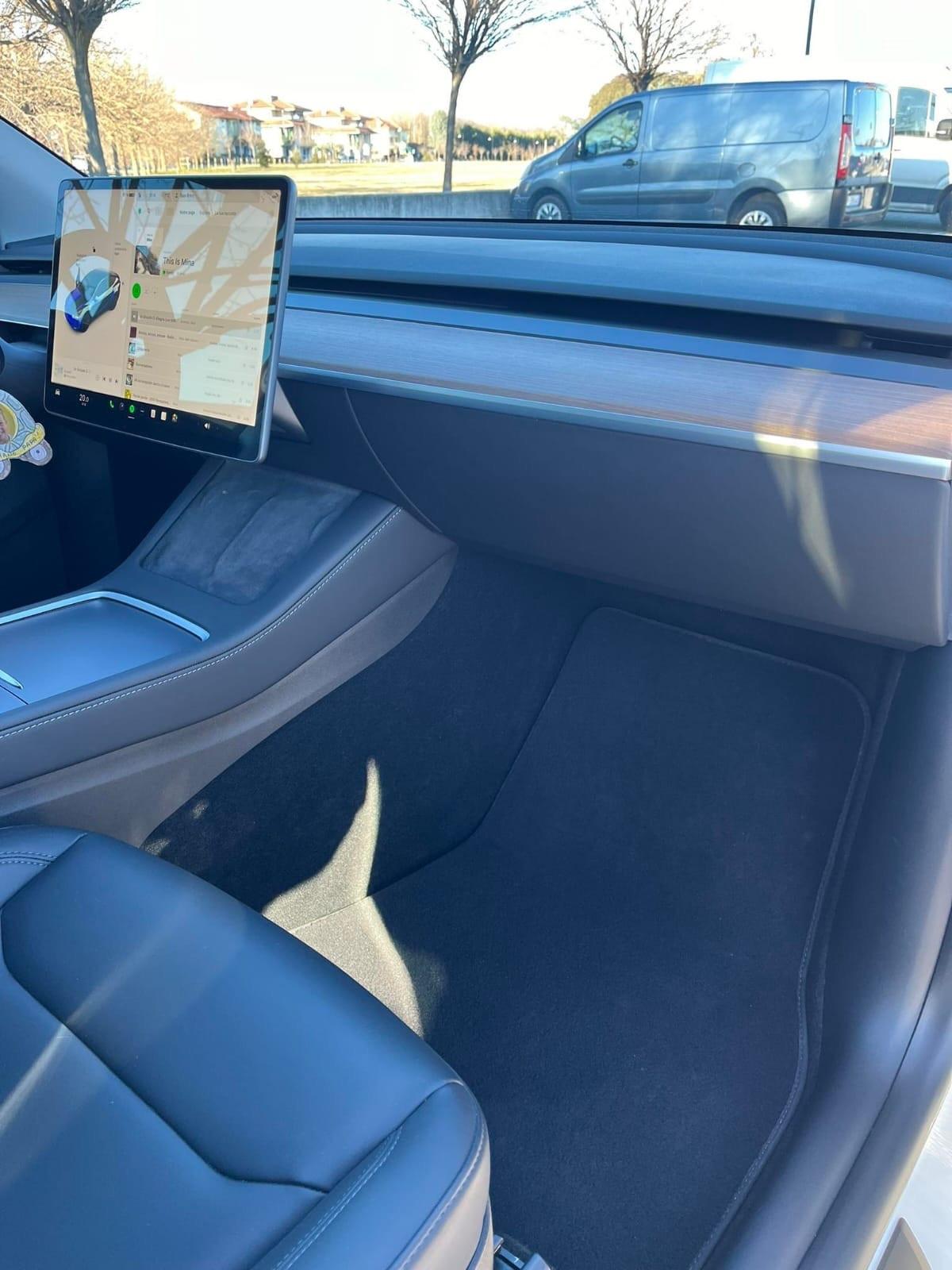 Tesla Model Y AWD Performance