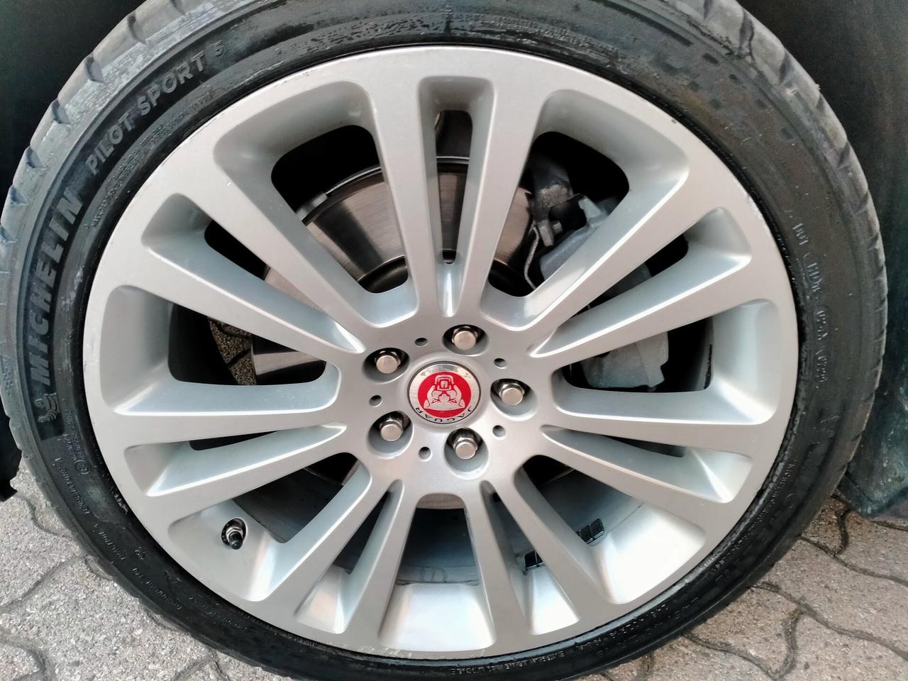 Jaguar XF 2.0D i4 180CV AWD PORTFOLIO MODEL YEAR 2019 MERIDIAN DIGITAL SOUND SYSTEM 380W