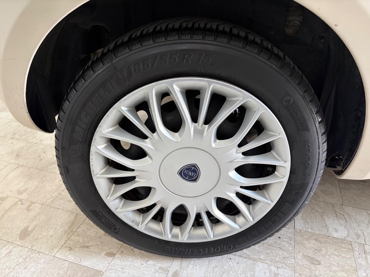 LANCIA YPSILON 1.2 69 CV 5 PORTE PLATINUM