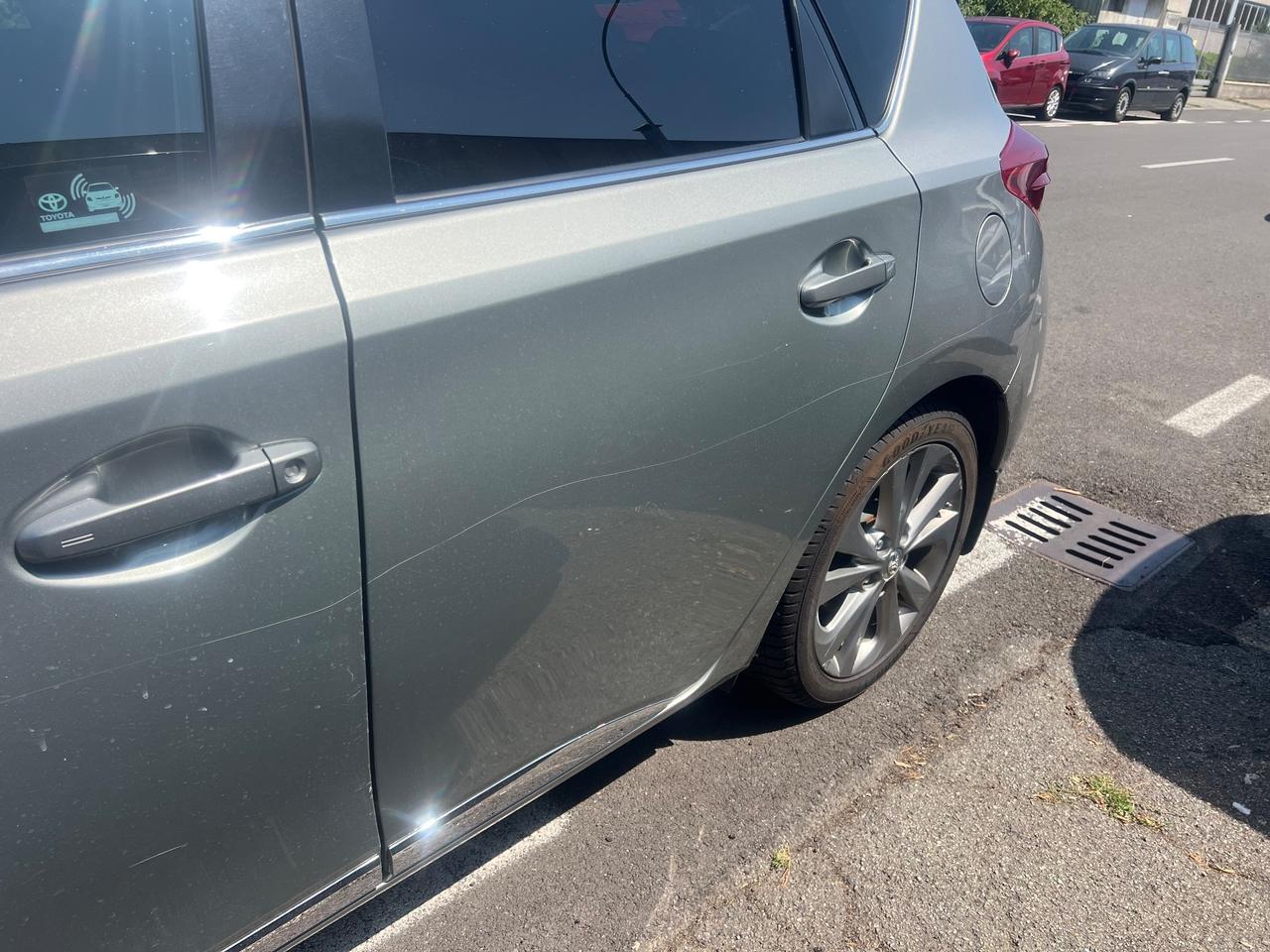 Toyota Auris 1.8 Hybrid Lounge