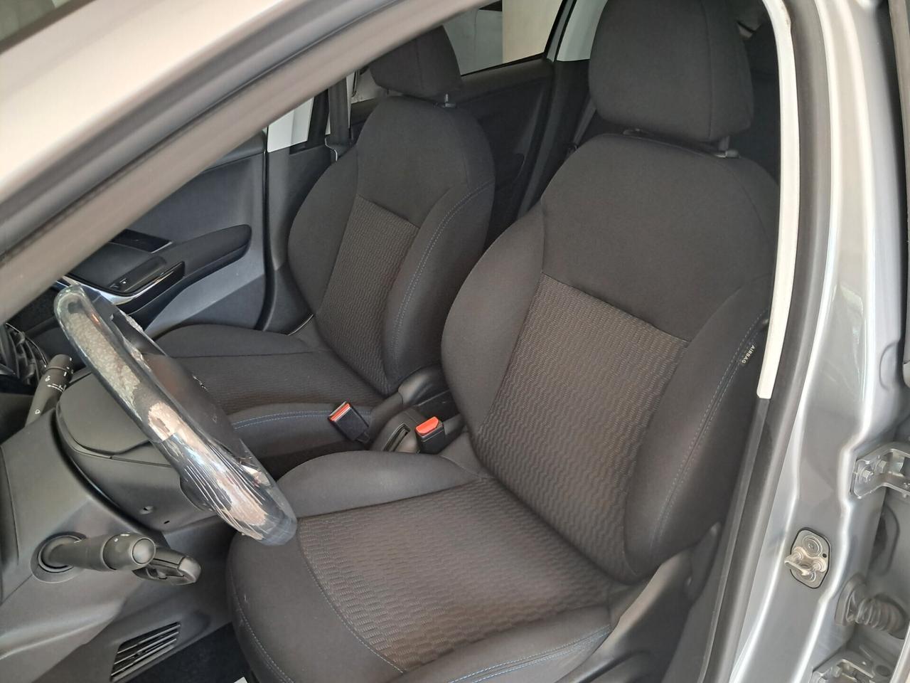 Peugeot 208 PureTech 82 Stop&Start 5 porte Signature