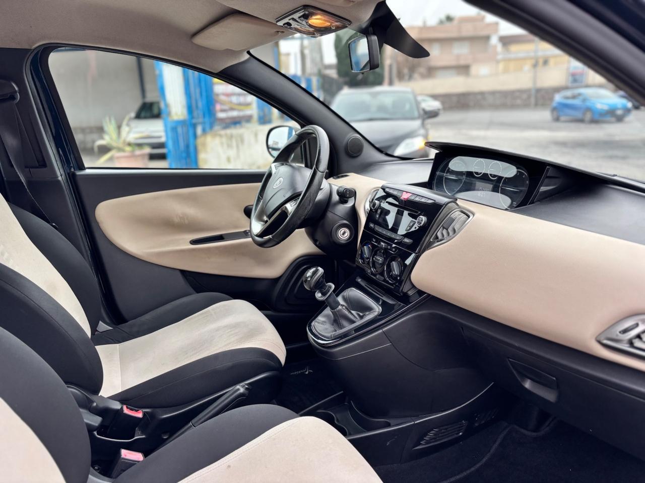 Lancia Ypsilon 0.9 TwinAir 85 CV 5 porte S&S DFN 30th Anniversary