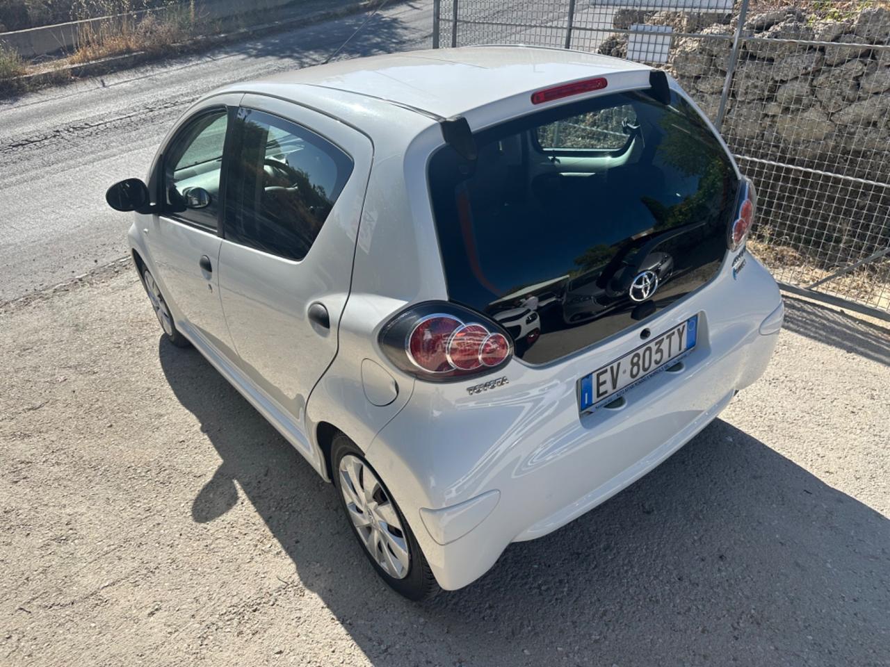 Toyota Aygo 1.0 benzina 69 cavalli