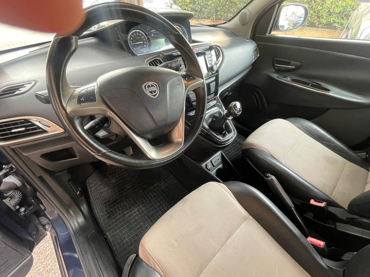 Lancia Ypsilon 1.2 69 CV 5 porte Platinum