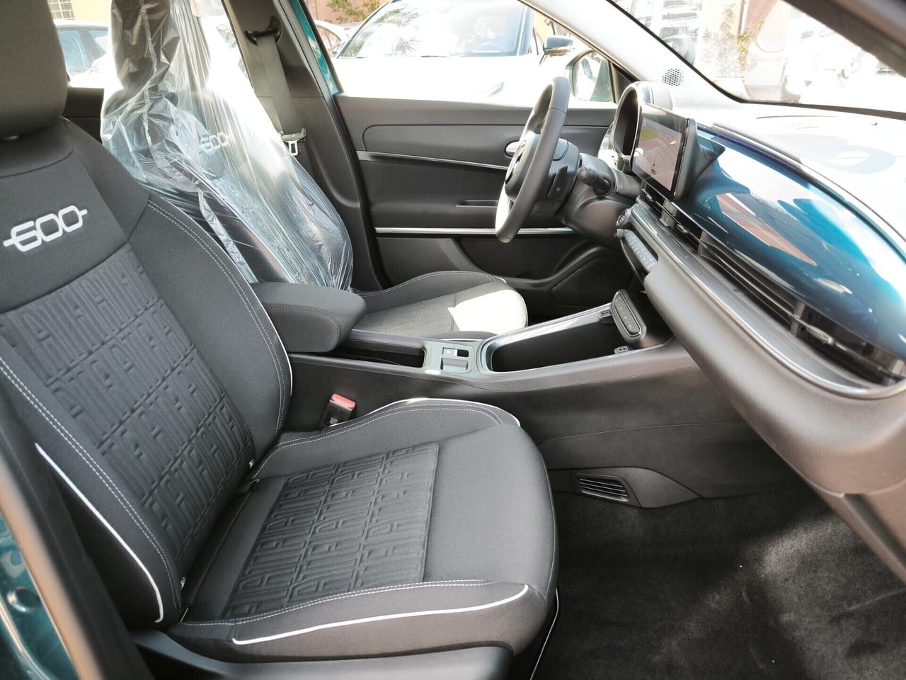 Fiat 600 Hybrid 145 CV DCT MHEV Icon