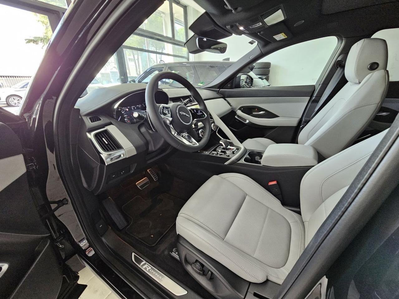 Jaguar E-Pace R-Dynamic SE Navi Camera Tetto C.20" LED BlackPack