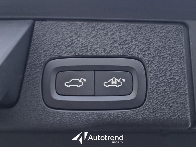 Volvo XC60 B4 197+14 CV Automatico Mild Hybrid Diesel Plus Dark