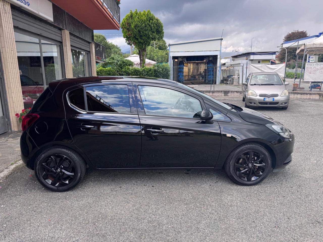 Opel Corsa 1.2 5 porte Black Edition