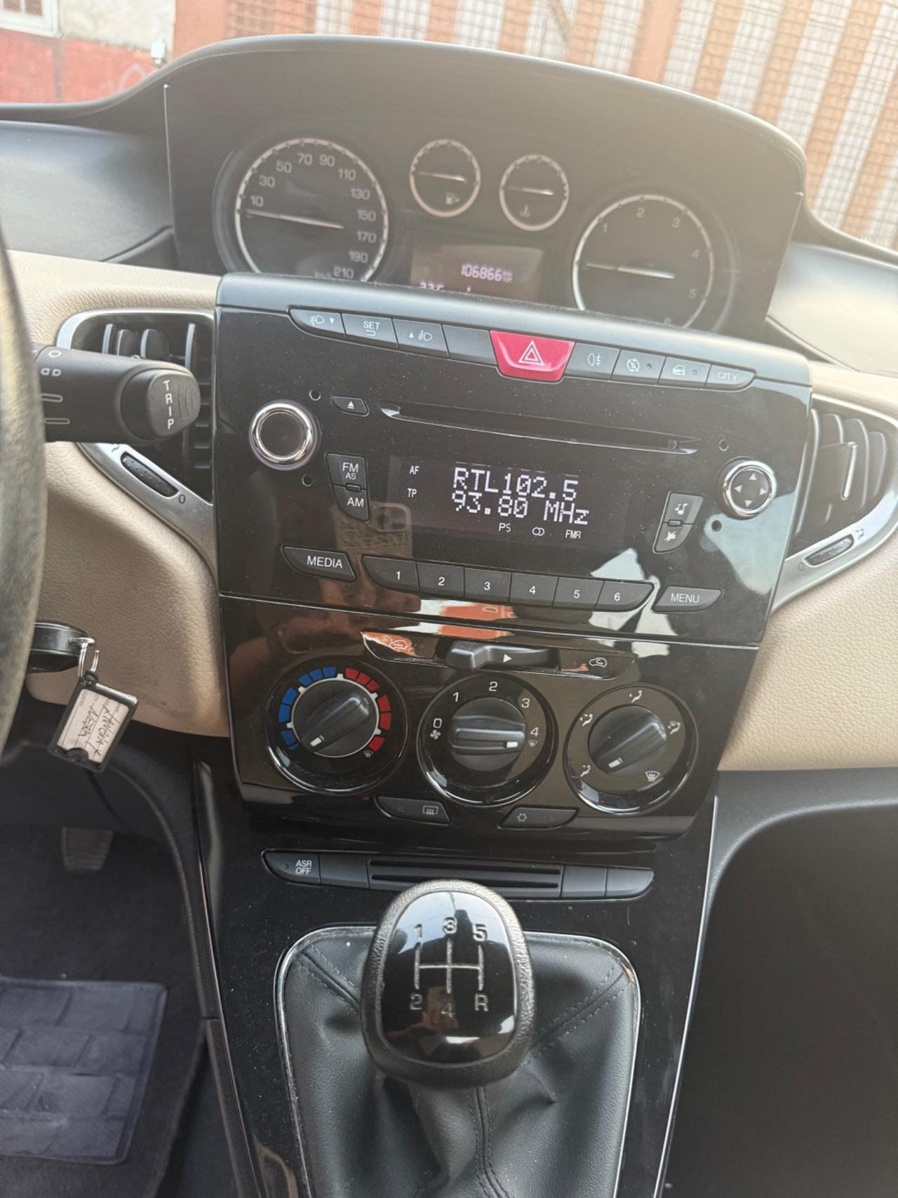 Lancia Ypsilon 1.3 MJT 16V 95 CV anno 2016