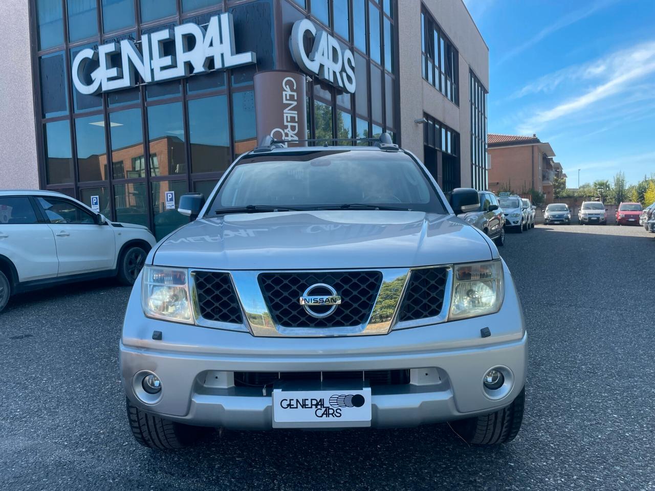 Nissan Navara 2.5 dCi 4 porte Double Cab LE CAMBIO AUTOMATICO + GANCIO TRAINO