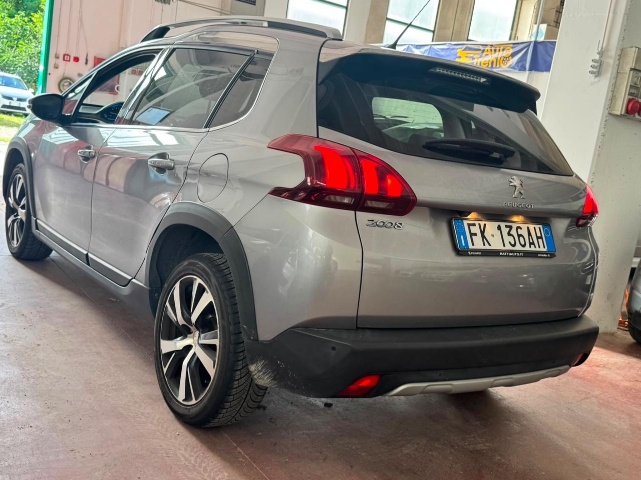 Peugeot 2008 BlueHDi 120 S&S Black Matt NEOPATENTATI