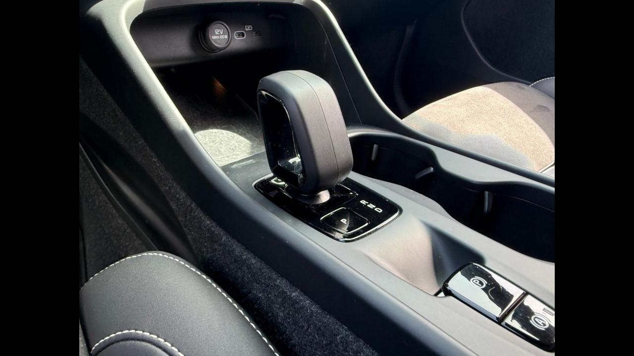 VOLVO XC40 Core B3 AUT