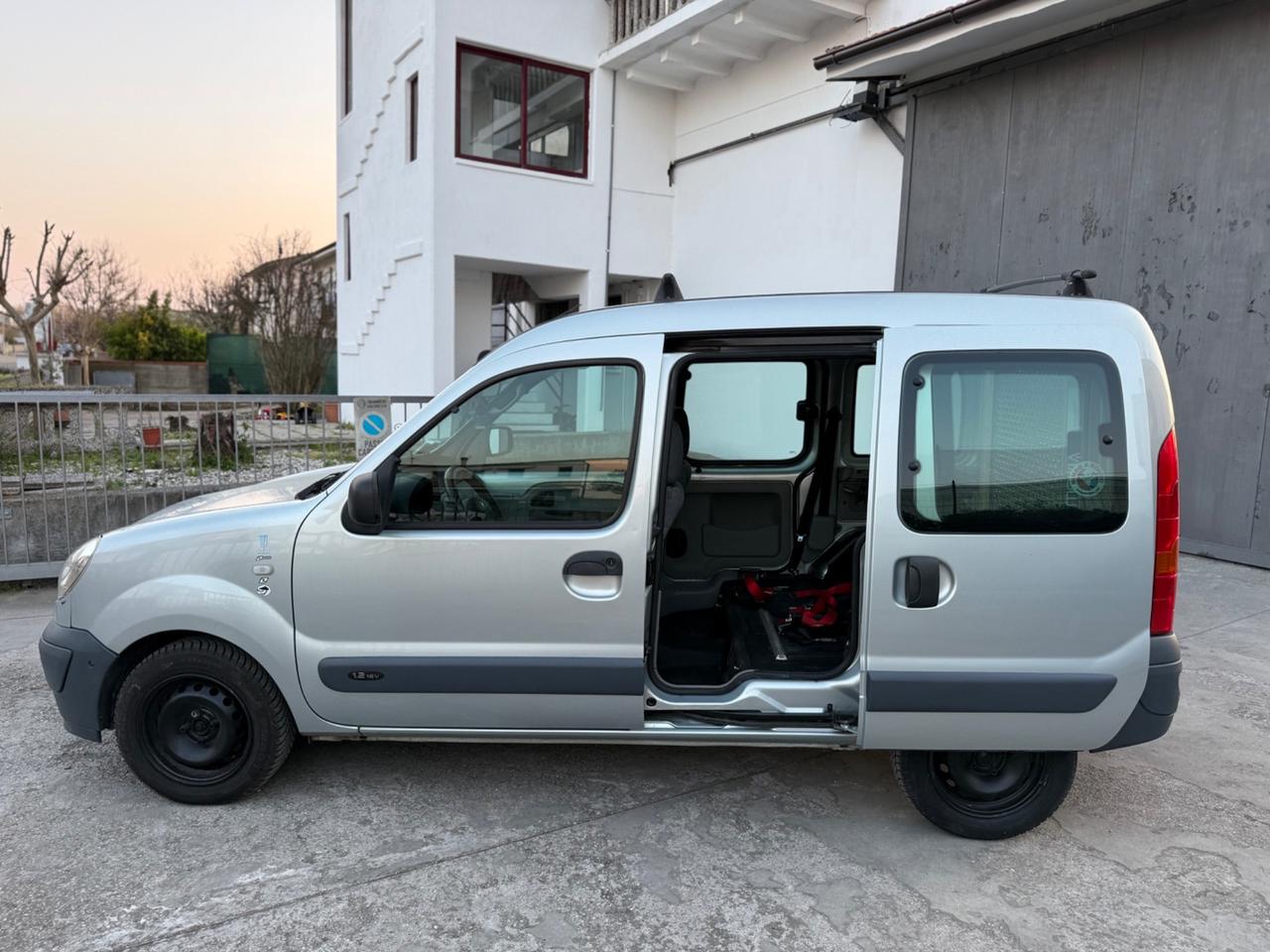Renault Kangoo 4p. Autocarro 1.2 PEDANA DISABILE