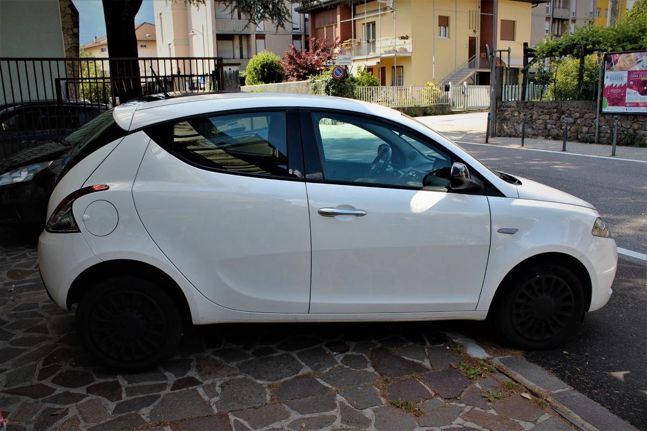 Lancia Ypsilon 1.0 FireFly 5 porte S&S Hybrid UnYca 22000 km
