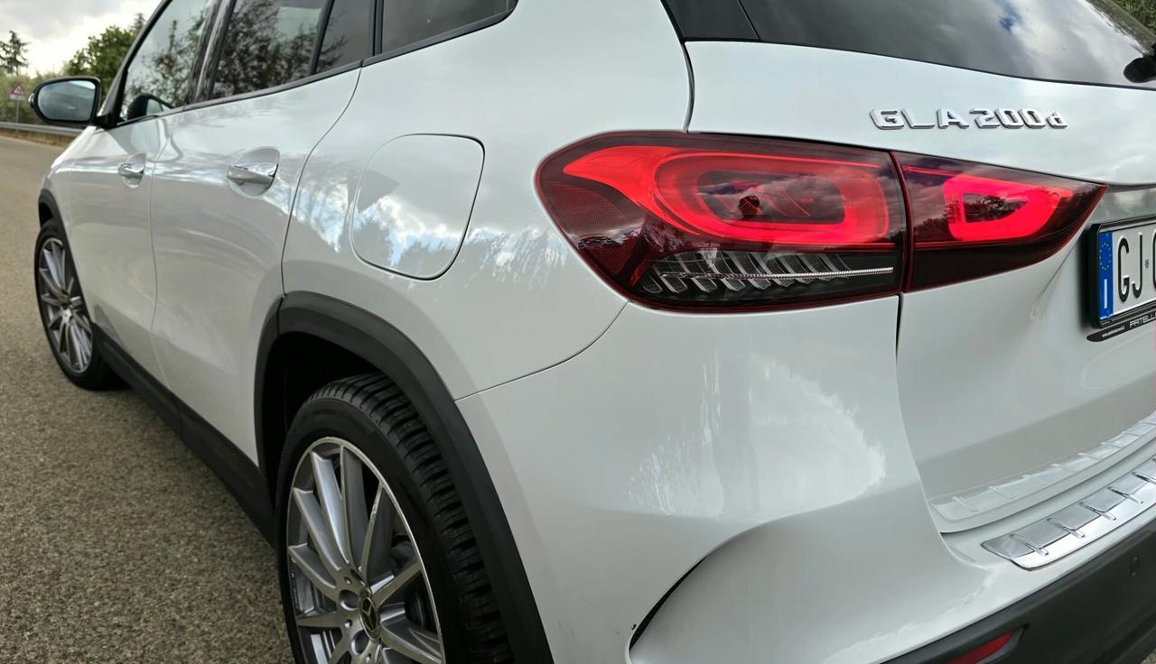 MERCEDES GLA 200d PREMIUM PLUS AMG FANTASTICA