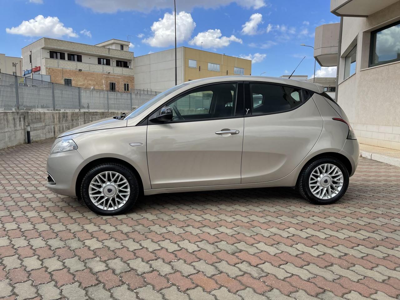 Lancia Ypsilon 1.2 69 CV 5 porte S&S Gold Cerchi "Perfetta"