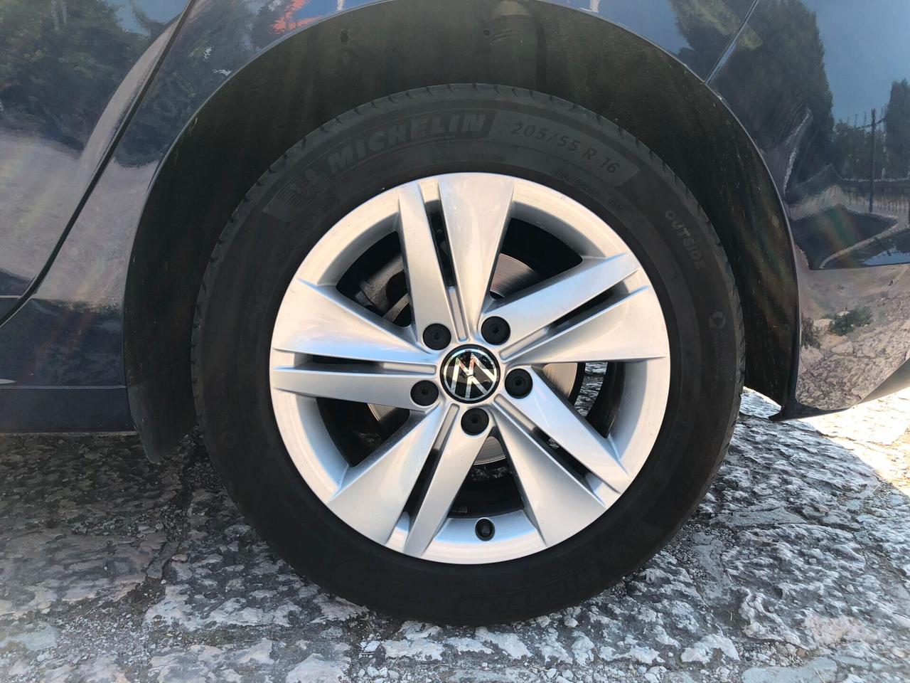 Volkswagen Golf 1.0 TSI EVO Life ADATTA A NEOPATENTATI