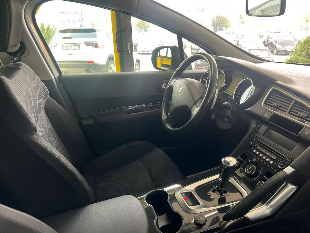 Peugeot 3008 1.6 HDi 110CV cambio automatico