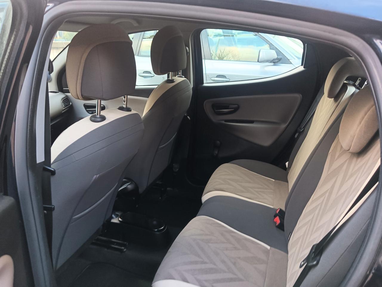 Lancia Ypsilon 1.2 69 CV 5 porte Platinum